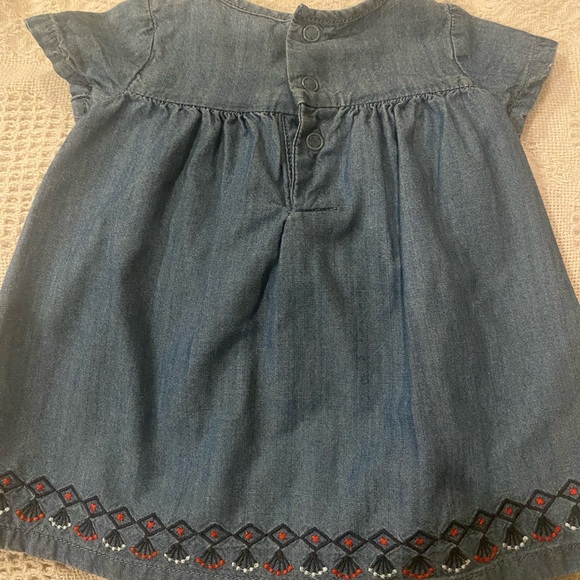 ♥️◻️🔷Carter’s-Size 3-Soft denim-Flower details - Picture 2 of 3